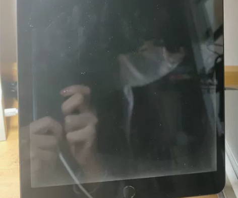 iPad 8代 2020 急卖,可小刀 2...