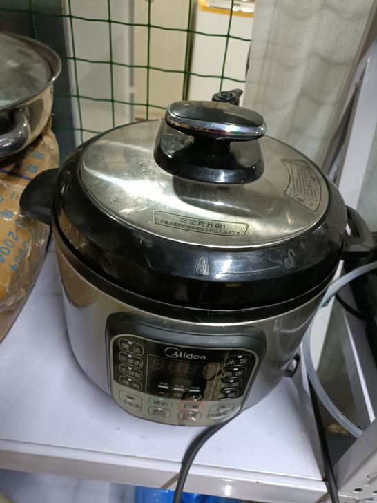 电高压锅,美的电高压锅,成色很新,一百自提