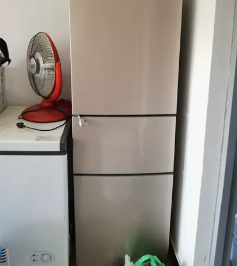二手美的冰箱 三鑫冷柜 急着搬家，有需要的...