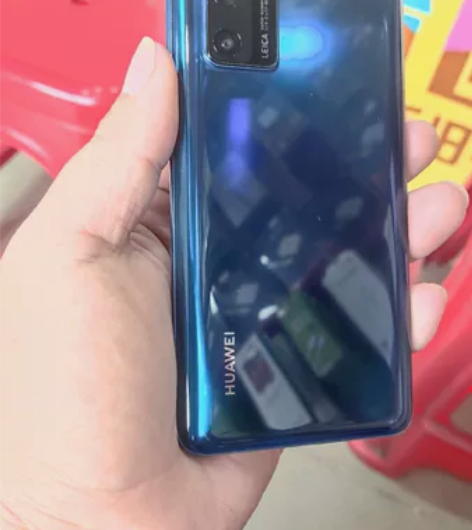 华为P40.8+128成色9成新以上，没什...