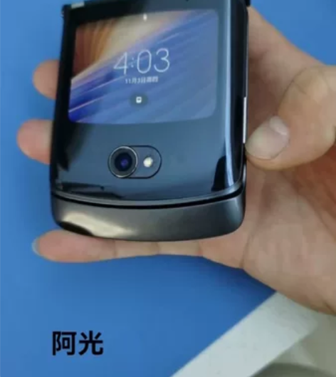 摩托罗拉刀锋 8+256 一个小点 不影响...