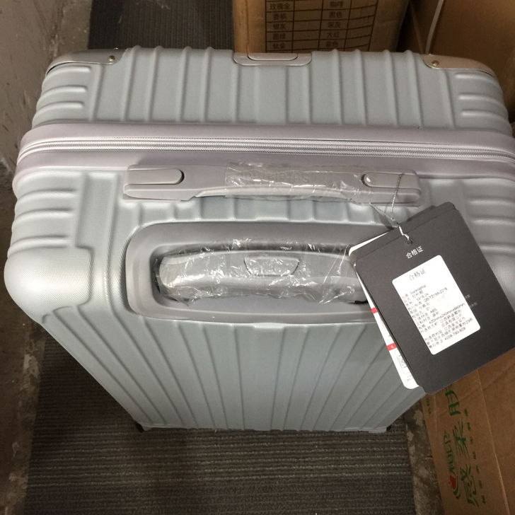 全新正品秀乐途24寸万向轮拉杆箱有点瑕疵脚...