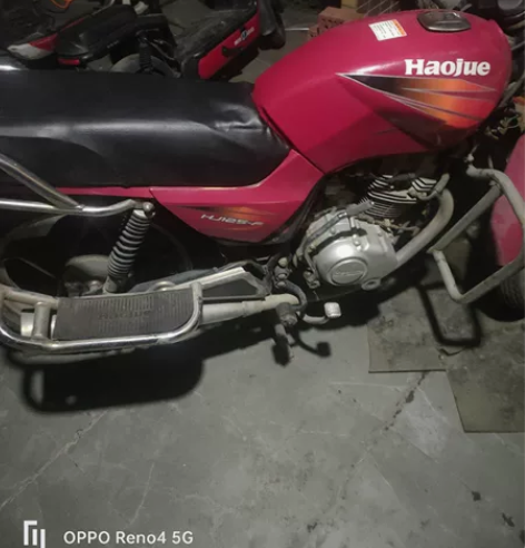 豪爵摩托车。125,有牌照没审车,功能一切...
