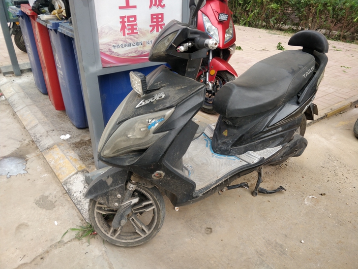 台铃电动车500空车有原厂的充电器 车就...