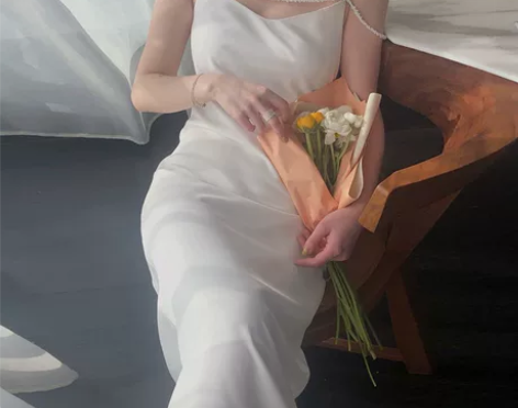 白色缎面连衣裙夏性感气质高端轻礼服结婚登记...