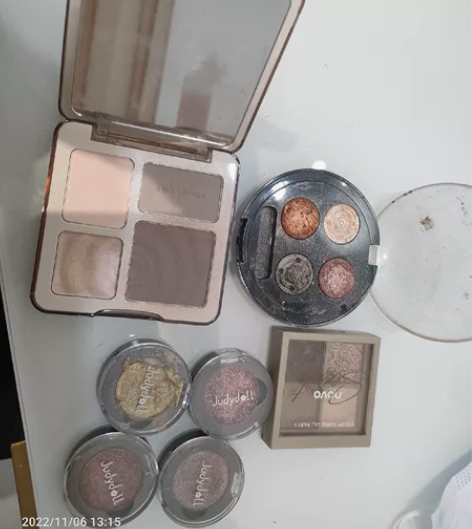 橘朵修容四色是刚买的，用过3次，其他日子都...