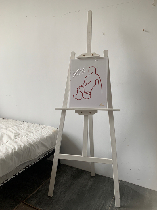 白色画架 25元