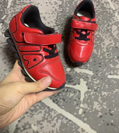 全新,纯皮单鞋26码内长16 感兴趣的话点...