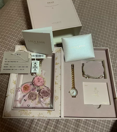 全新 LOLA ROSE小表盘母贝钢带满天...