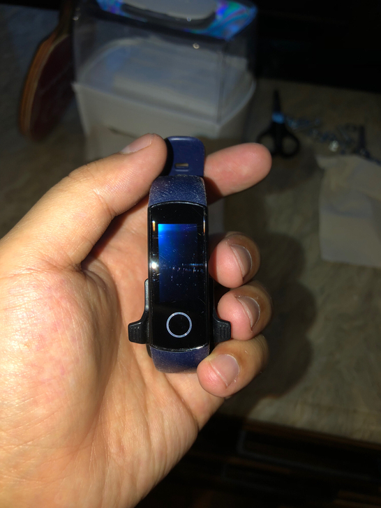 荣耀手环4,成色看图自定义,主机充电器都在...
