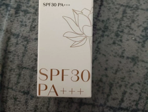 屈臣氏水润凝护防晒乳。30+++全新未拆封...