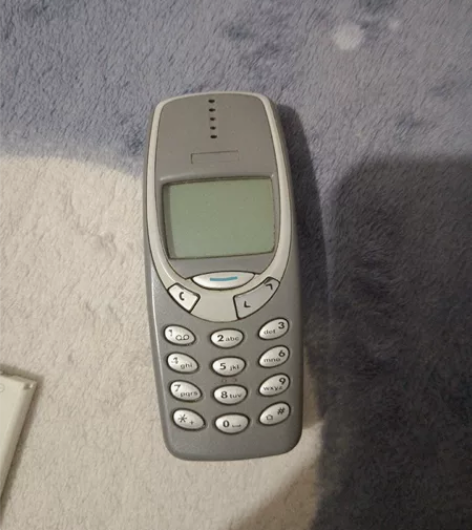 摩托罗拉33310手机一台,品相如图售出不...