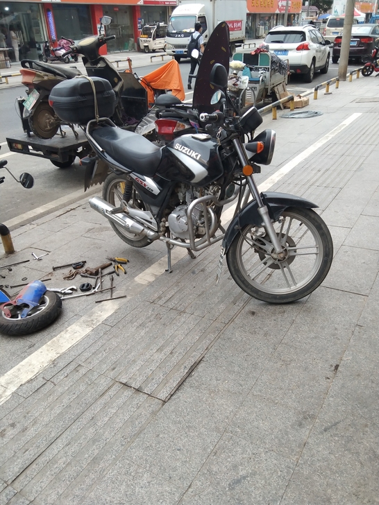 铃木摩托车125,买了用不上了。车况免问,...
