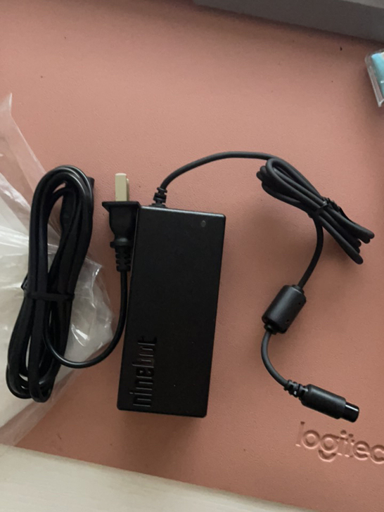 小米9号平衡车充电器。四孔。原装正品。全新。