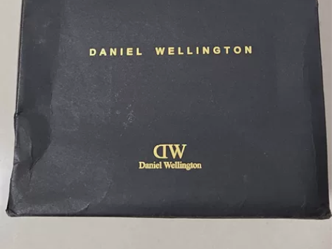 DW女士石英手表。套装五件套，玫瑰金色，全...