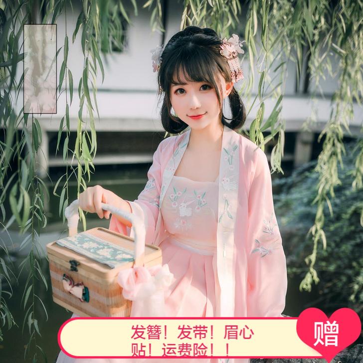 民族装舞台装，拍照很漂亮哦！