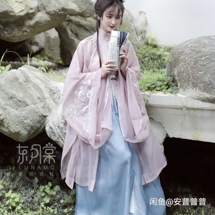 出东月棠汉服