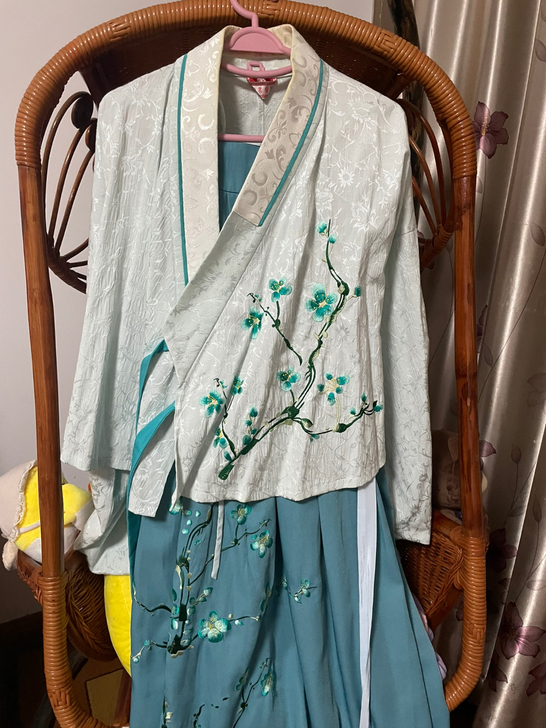 【如梦霓裳】汉服女装 袄裙[梅弄影]，朋友...