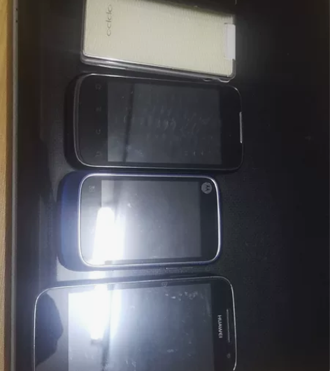 历史手机，20元一部。做废品打包卖了。需要...