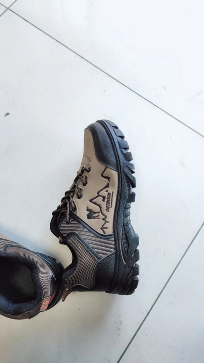 骆驼登山鞋,goretex防水面料,没穿着...