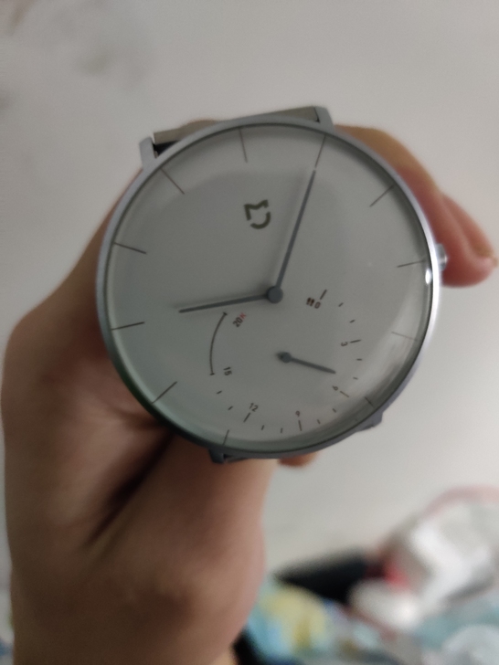 米家石英表，表带有点破了，买的时候三百五，...