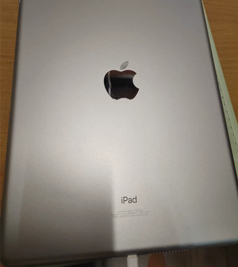 iPad8 2020 银色128G  99...