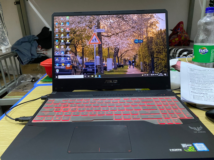 华硕飞行堡垒i5 8300H  8G内存