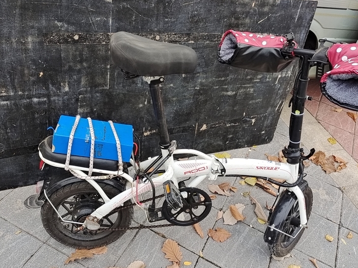 折叠电动车出卖800带28电池,能跑70公里