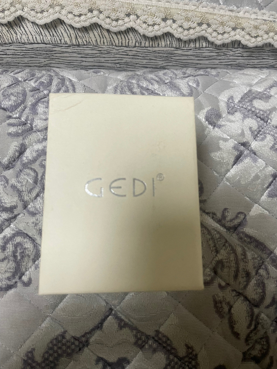 全新手表 GEDI 有一颗电池 全新的 表...