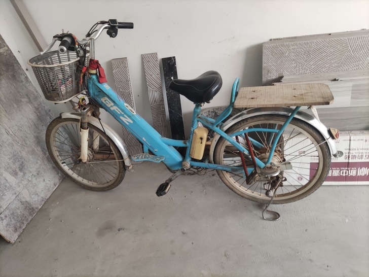 24寸电池车,锂电,换了新的,当废品卖,还...