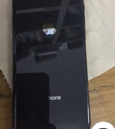 iPhone 8 64G 有拆修,换过电池...