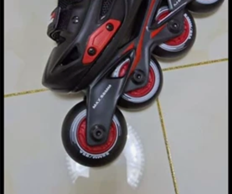 全新儿童轮滑鞋转让:法拉利(Ferrari...