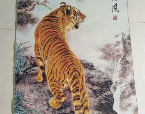 唐卡刺绣画金刺绣织锦画一副: 雄虎上山 ...