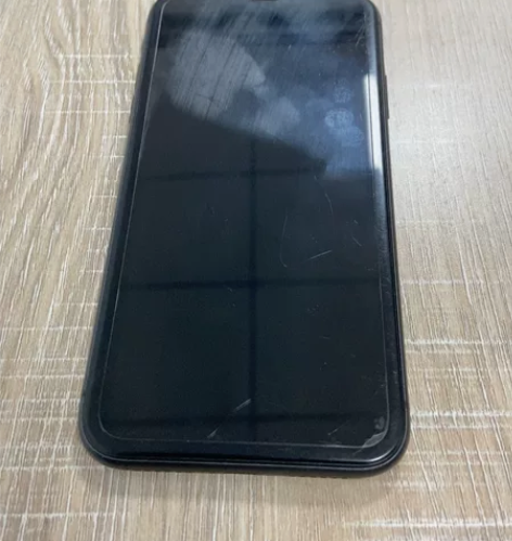 自己用手机,苹果11黑色64g。 下方照片...