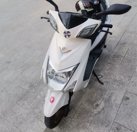 雅马哈近战三代目,15年9月的车,车子三手...