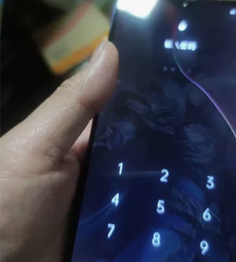 oppo a9   6+128G，屏幕内裂...