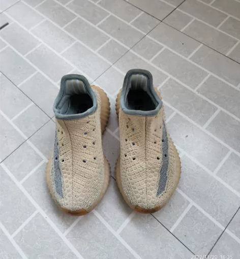 儿童椰子款运动鞋，不是阿迪的，实体店买的3...