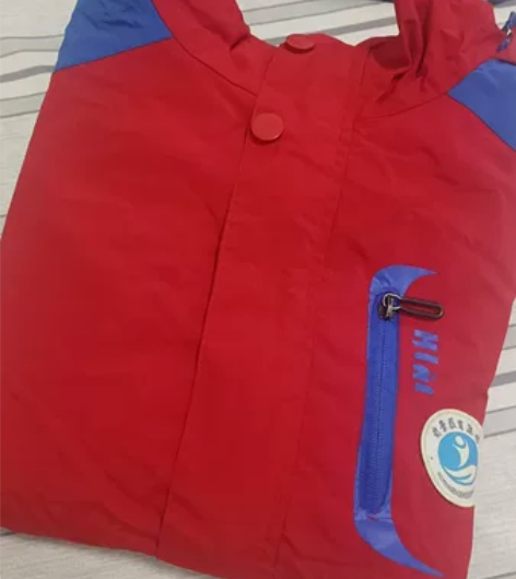 昆山花桥前景冬季校服一套,八层新。需要的小...