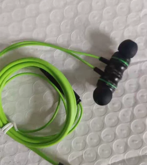 出蓝悦A7黑鲨游戏耳机有线入耳式高音质电竞...
