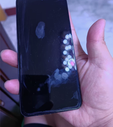 红米k50pro 8+128 屏幕有较多划...