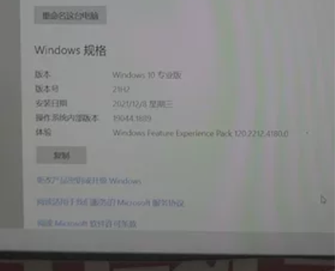 华硕飞行堡垒7配置都在视频上，买来就贴着膜...