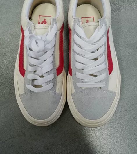 VANS帆布鞋35码的，给孩子买的，脚长得...