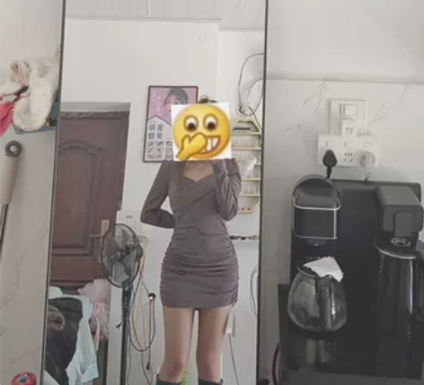 长袖连衣裙秋冬包臀裙显瘦黑色裙子 感兴趣的...