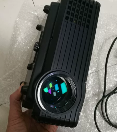 投影机一台,小型家用投影机,支持USBU盘...