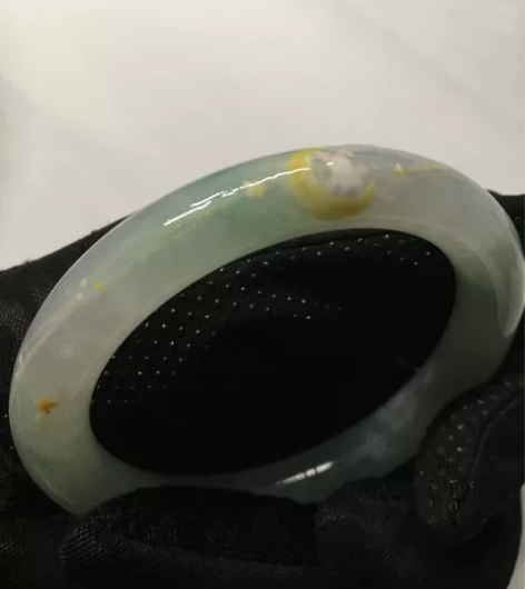 翡翠手镯瑕疵描彩绘！感觉每一只来描彩的手镯...