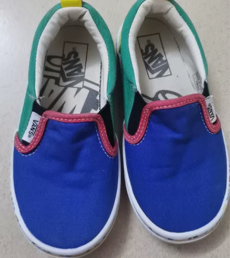 vans 布鞋 18码偏小一点,短暂穿过两...