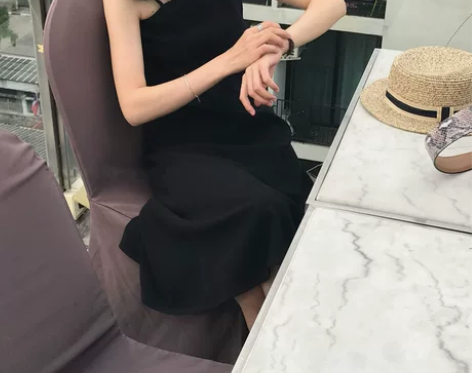 吊带裙法式裙！S码！就穿过几次！ 感兴趣的...