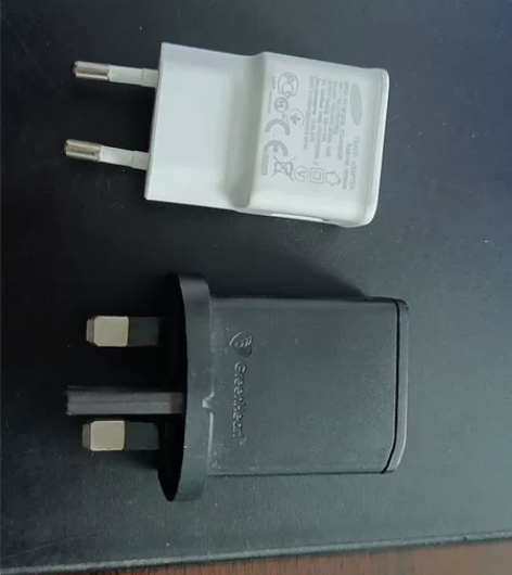 老旧手机充电器充电头，如图，一堆打包当废品...