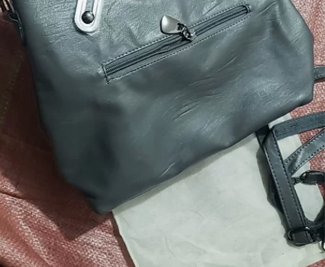 女士手提包挎包一个 做工很好,无毛刺