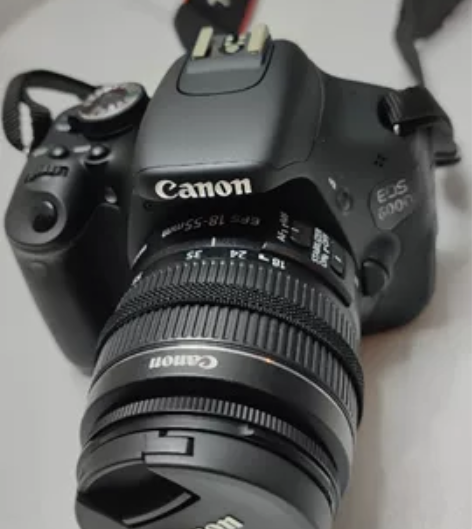 佳能EOS 600D单反相机，买了好多年了...